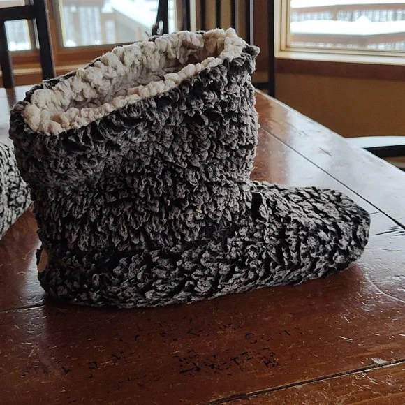 NWT, Live Oak Brand, Women's, slippers or bedroom shoes, Size Large, Charcoal. - Picture 4 of 10